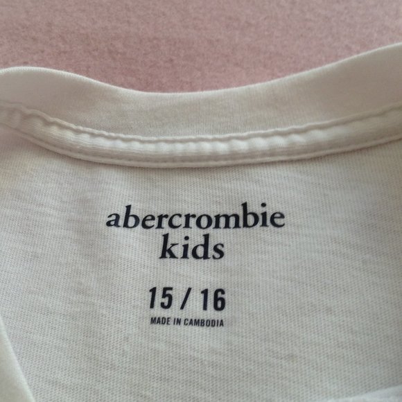 Abercrombie Kids White Short-Sleeved T-Shirt with Logo, Boys Sz. 15/16 - Picture 3 of 8